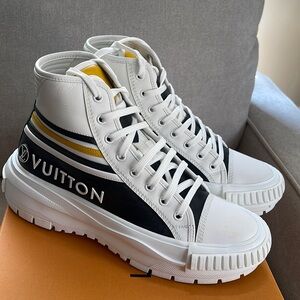Louis Vuitton Women's LV Squad Sneaker Boots. Size 9